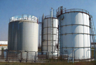 Резервуар для хранения нефтепродуктов: особенности и виды
